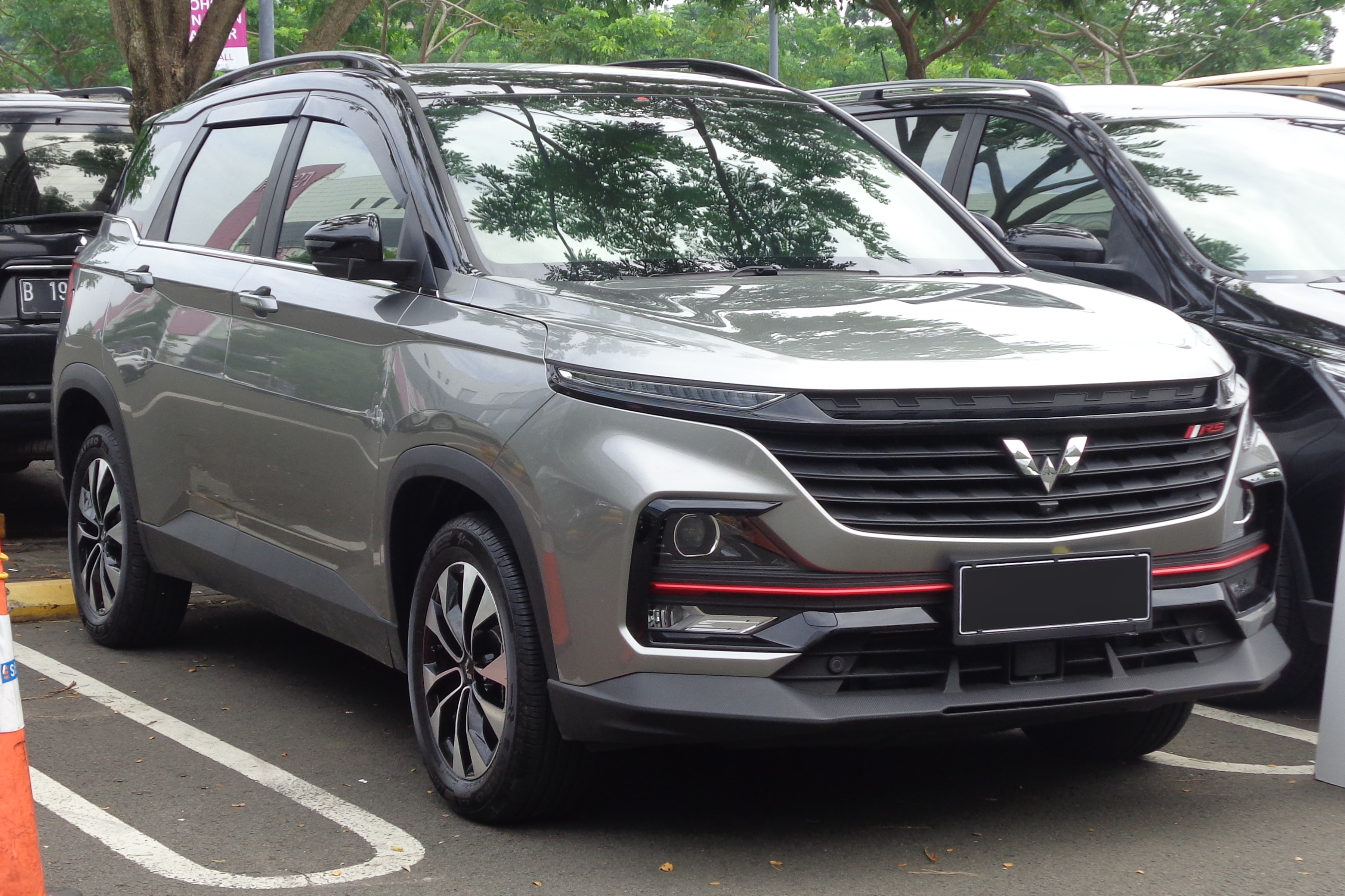 Wuling Almaz