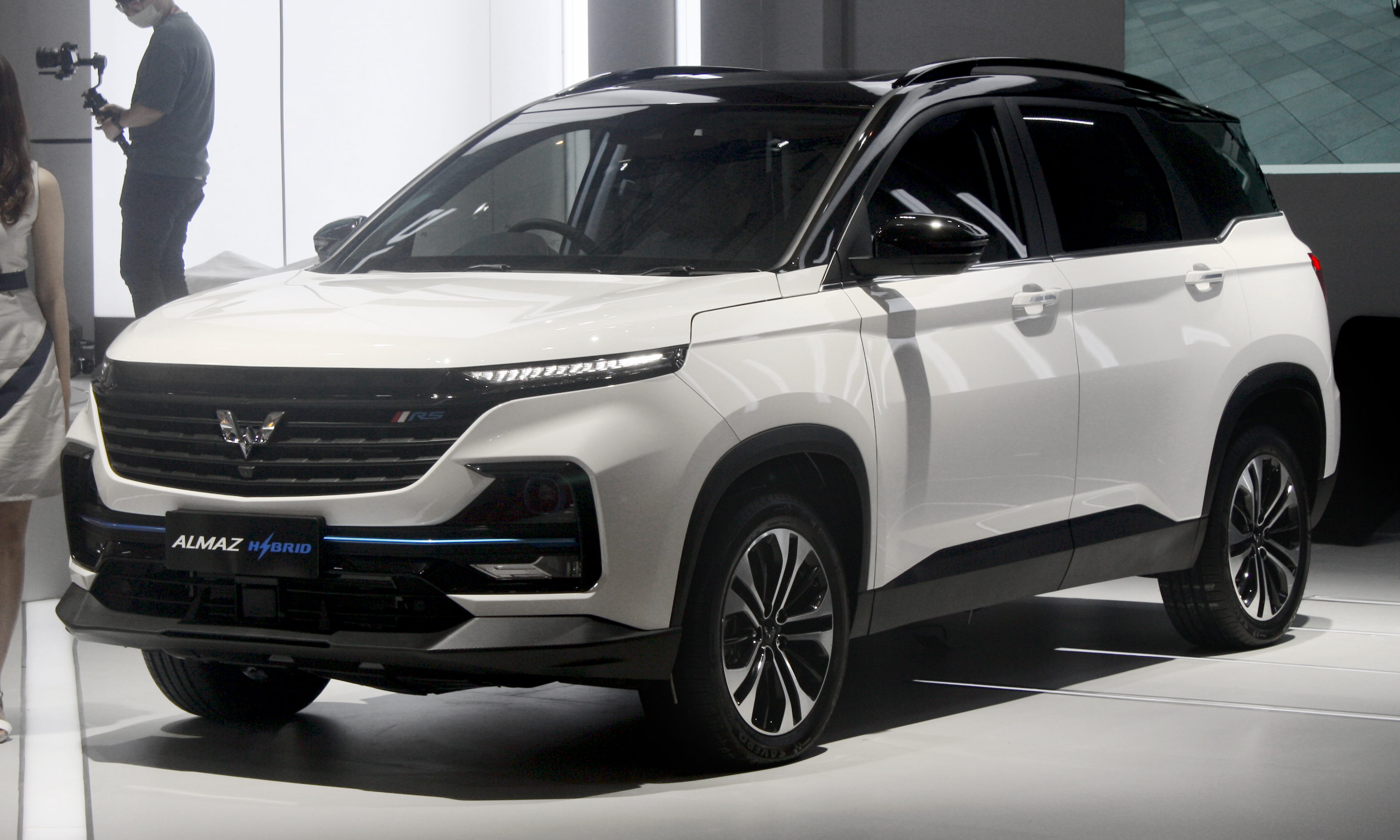 Foto Wuling Almaz