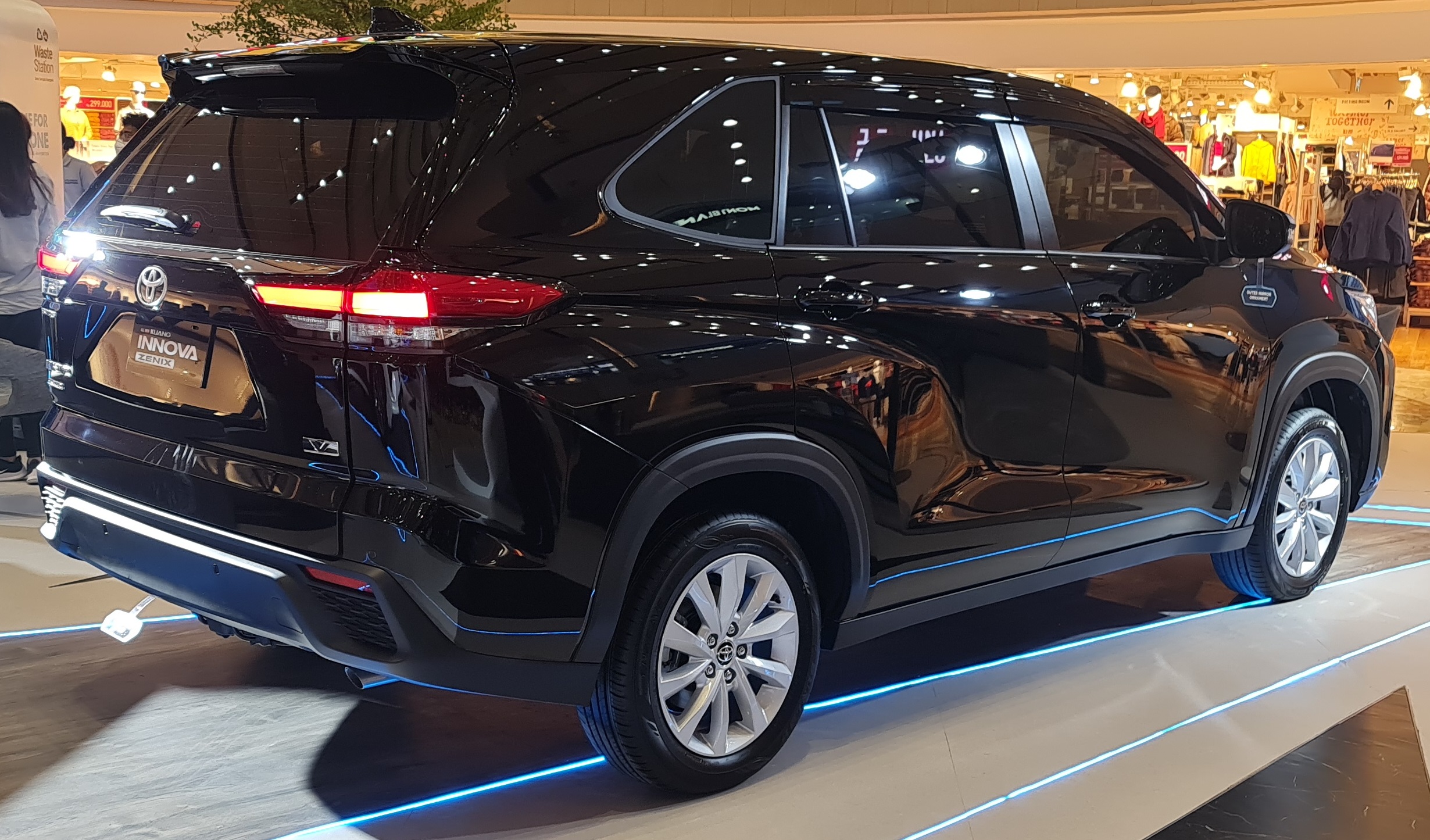 Foto Toyota Innova Zenix